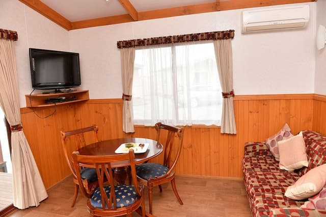 Deluxe Spa Cabin - Full Linen