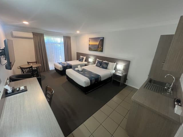 Deluxe Suite, Multiple Beds, Kitchenette
