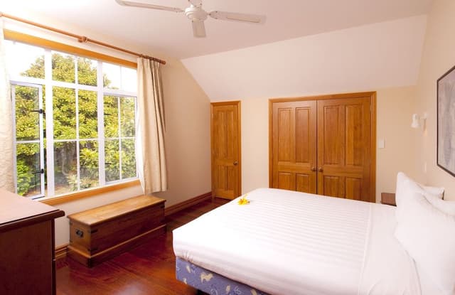 Luxury Apartment, 2 Bedrooms, Kitchen, Partial Sea View