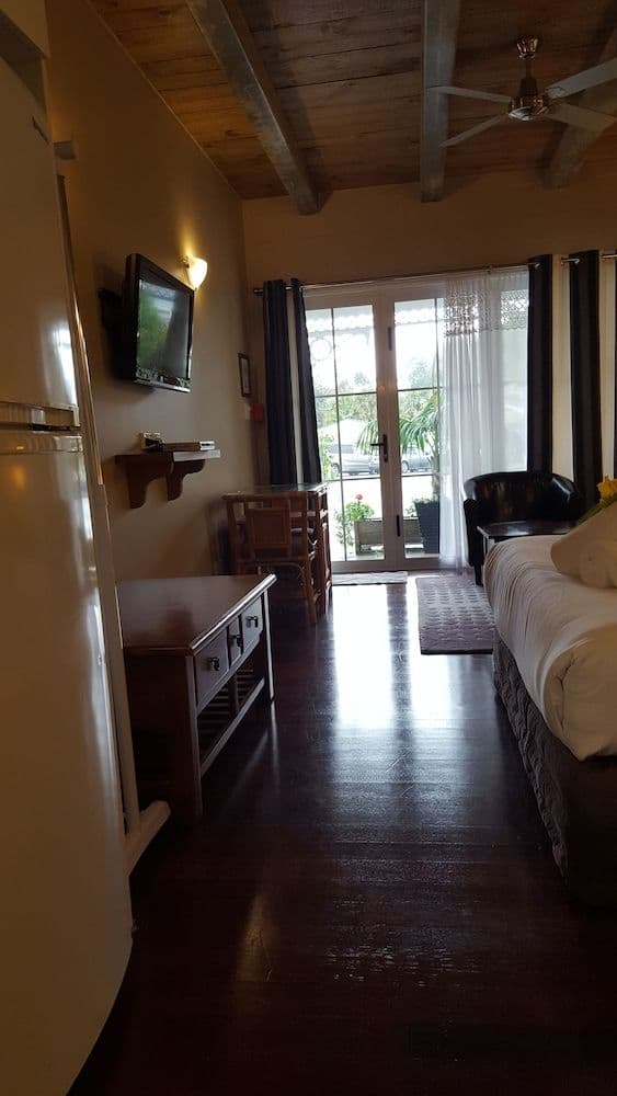 Deluxe Studio Suite, 1 King Bed, Kitchen