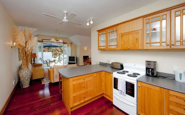 Luxury Apartment, 2 Bedrooms, Kitchen, Partial Sea View