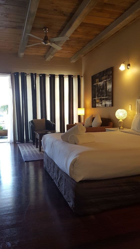 Deluxe Studio Suite, 1 King Bed, Kitchen