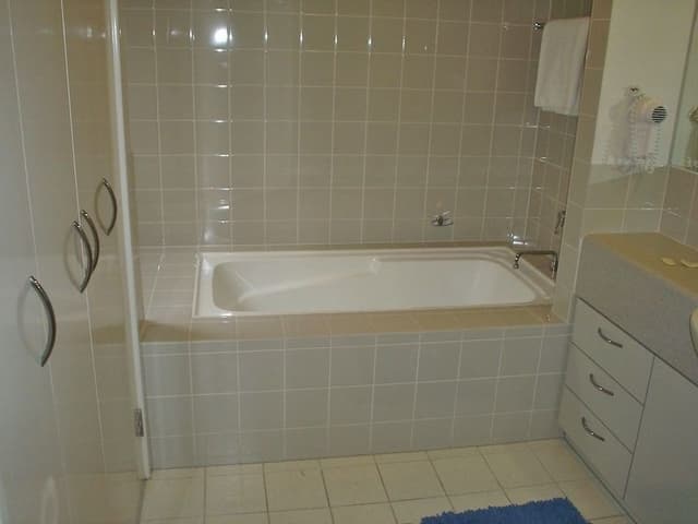 City Apartment, 2 Bedrooms, Kitchen (City Outlook)
