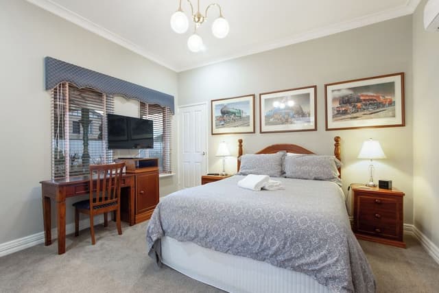 Queen Suite 1