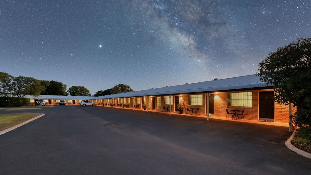 Riverland Motor Inn & River's Restaurant3