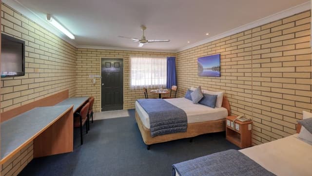Queen & Single Room