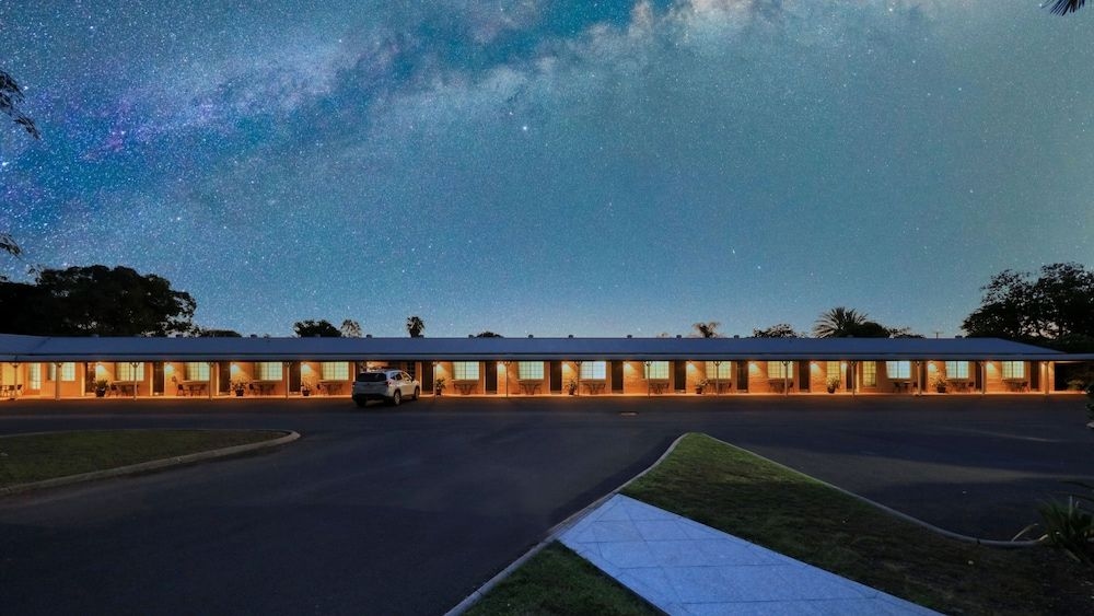 Riverland Motor Inn & River's Restaurant0