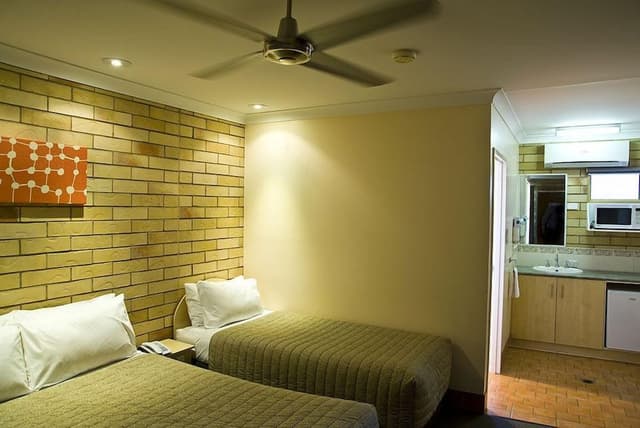 Standard Room, 1 Queen Bed, Non Smoking, Kitchenette (Choice Queen & Single)