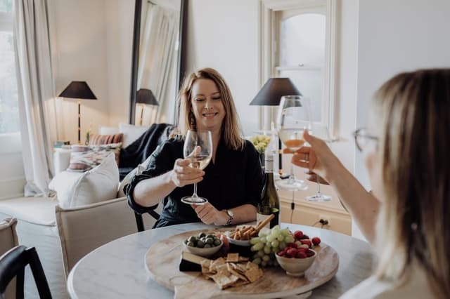 One-Bedroom Apartment - Florence Fox