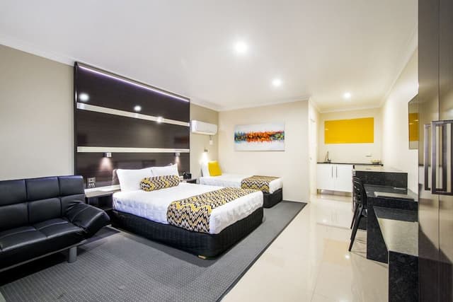 Family Room (Deluxe)