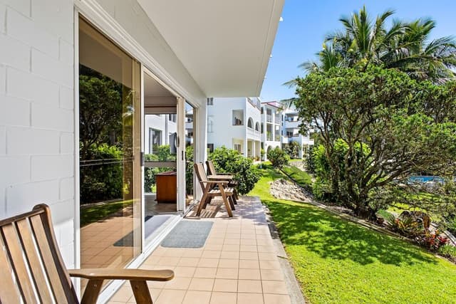 Standard Apartment, 1 Queen Bed, Garden View