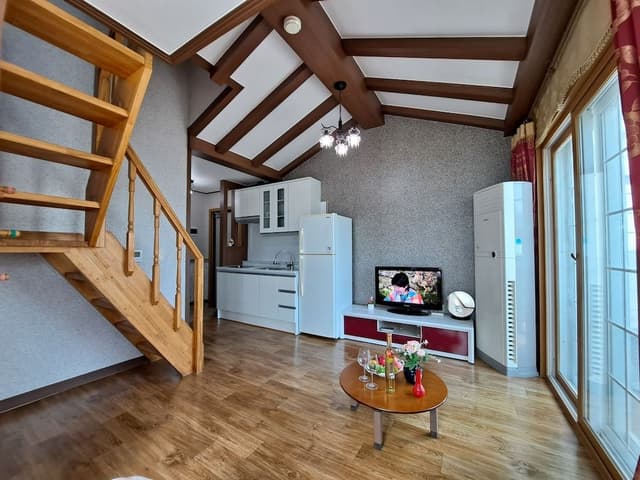 Family Room (1 Double, 1 Futon)