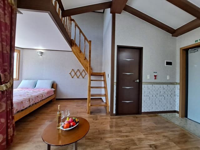 Family Room (1 Double, 1 Futon)