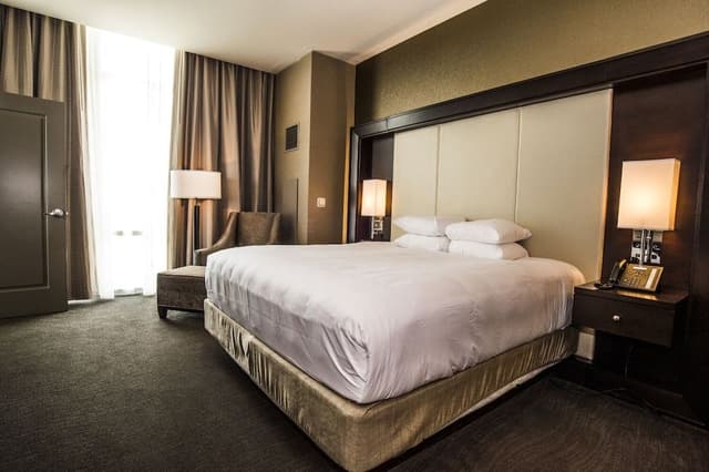Accessible Platinum King Suite Non-Smoking