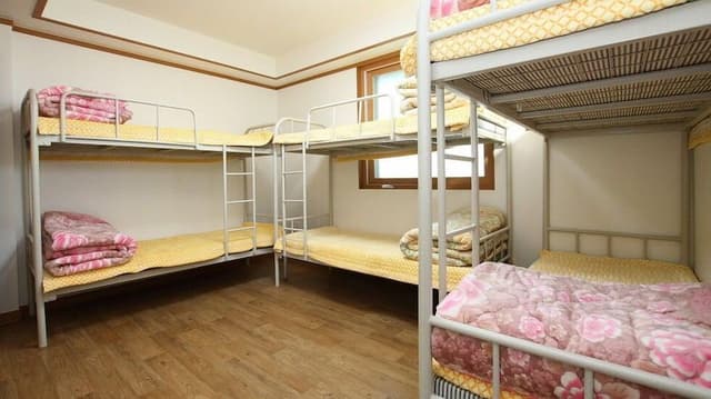 Shared Dormitory (6 people)