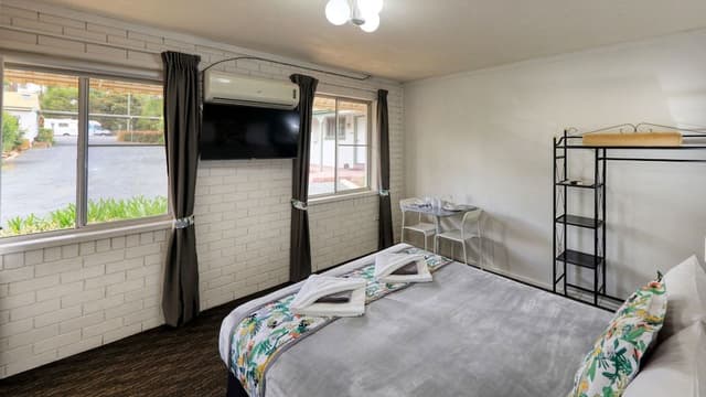 Double Room, 1 Queen Bed