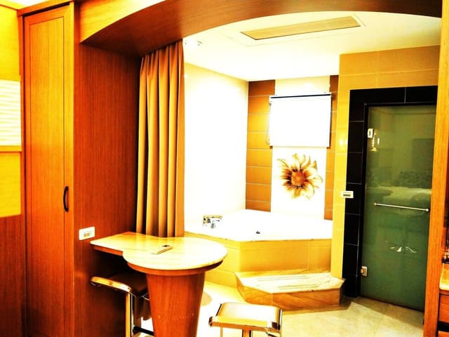 Monarch Deluxe Double Room