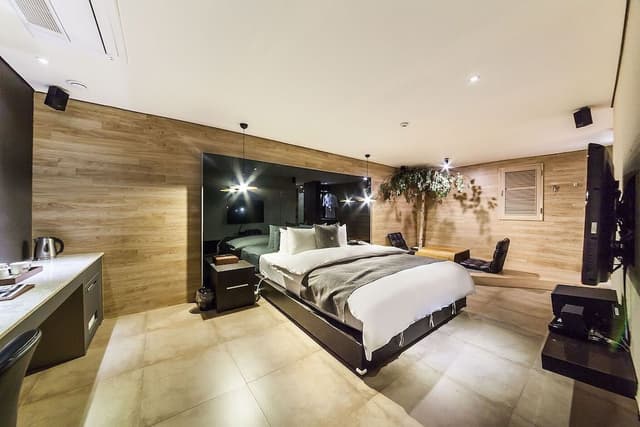 Standard Room (Extra fee applies for 2+ consecutive nights stay)
