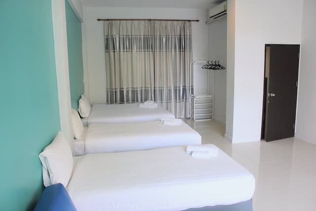 City Room, Multiple Beds, Non Smoking, Pool View