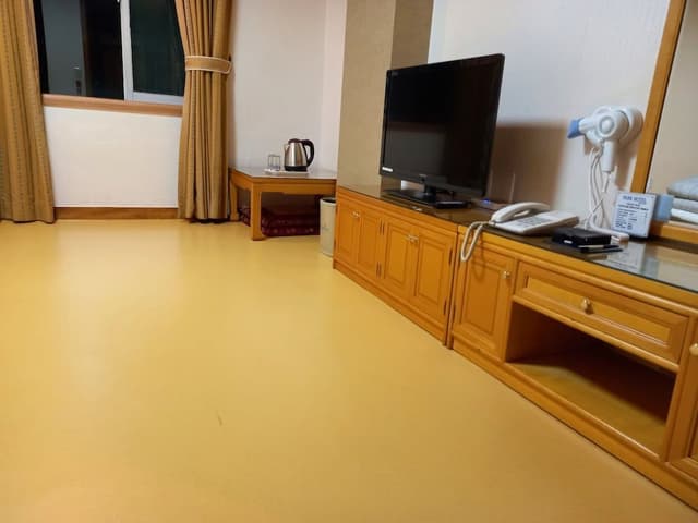 Family Room (3-person)