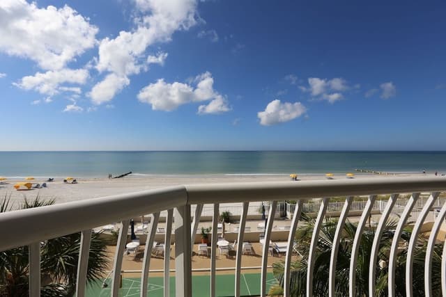 King Bed Studio - Gulf and Pool View (Accessible)