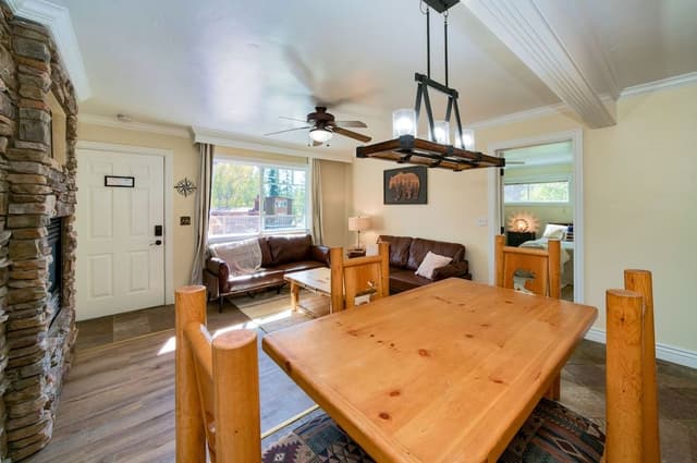 2 Bedroom, 2 bath, Full Kitchen