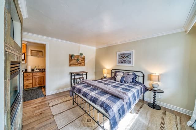 Studio, Kitchenette