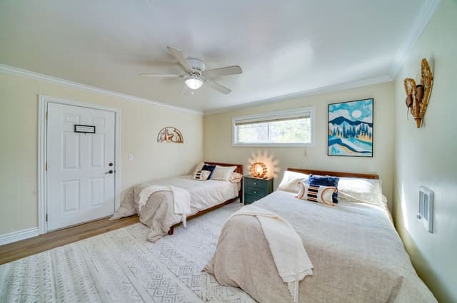 2 Bedroom, 2 bath, Full Kitchen