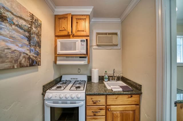 Bedroom, 1 Bath, Full Kitchen