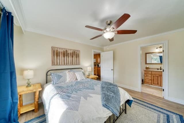 2 Bedroom, 2 bath, Full Kitchen