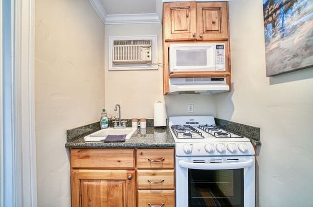 Studio, Kitchenette