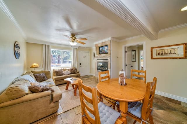 2 Bedroom, 2 bath, Full Kitchen