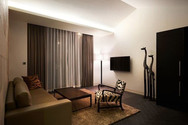 POOL SUITE
