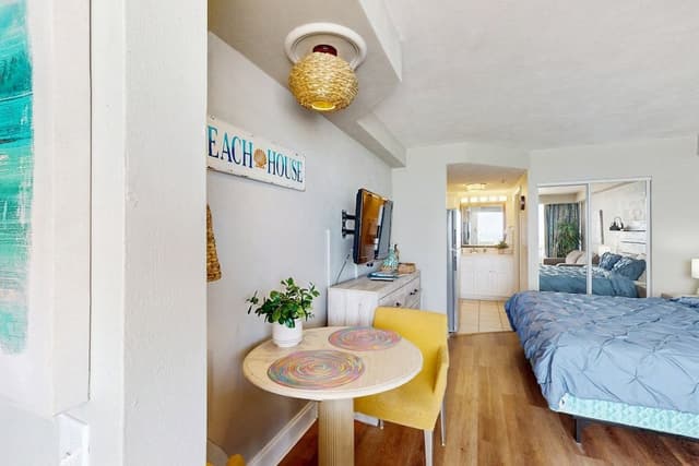 Studio Suite, 1 King Bed with Sofa bed, Balcony, Ocean View (Daytona Beach Resort 406)