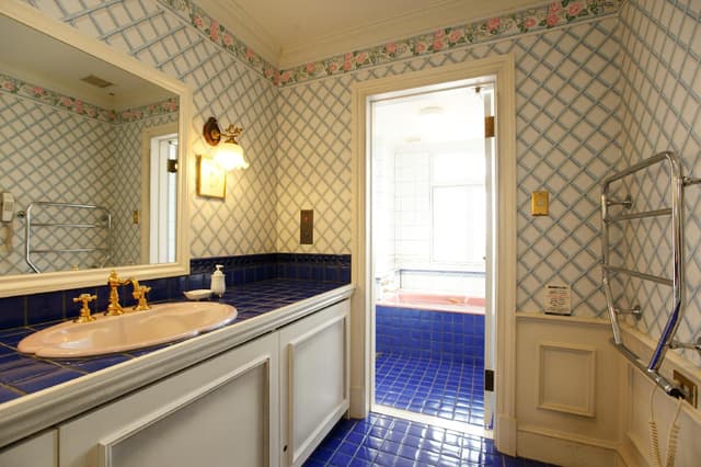 5th Floor European Style Guest Suite - Non-Smoking