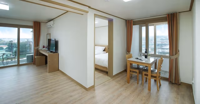 Family Room, 1 Bedroom, Kitchen