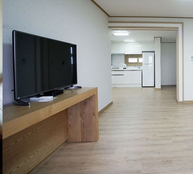 Family Room, 1 Bedroom, Kitchen