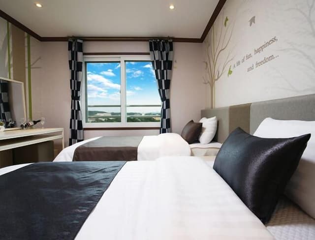 Standard Twin Room, Mountain View