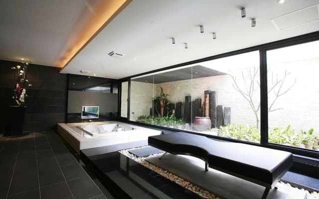 Luxury Suite (Daily check out is required)