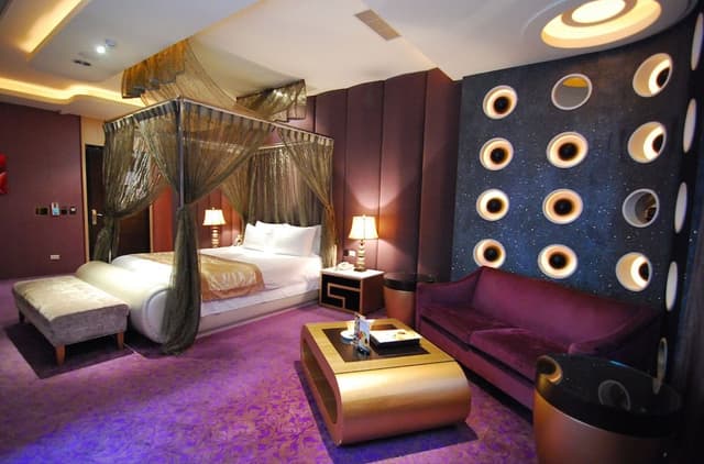 Deluxe / Elegance Suite (Daily check out is required)