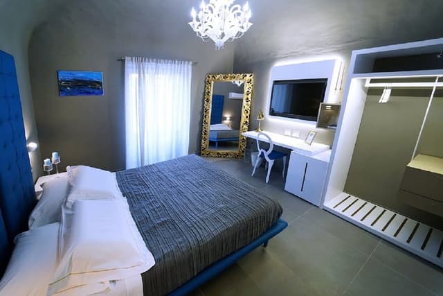 Luxury Suite, 1 King Bed, Jetted Tub, Tower