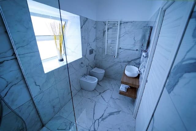 Luxury Suite, 1 King Bed, Jetted Tub, Tower