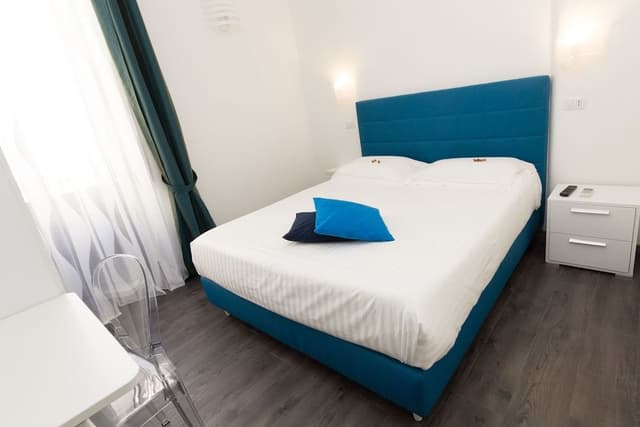 Comfort Room, Balcony
