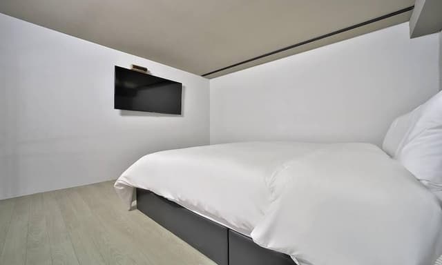 Suite Room (Check-in time 6PM)