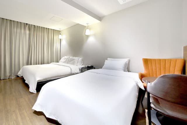 Signature Twin Room (Check-in time 6PM)