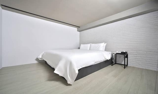 Suite Room (Check-in time 6PM)