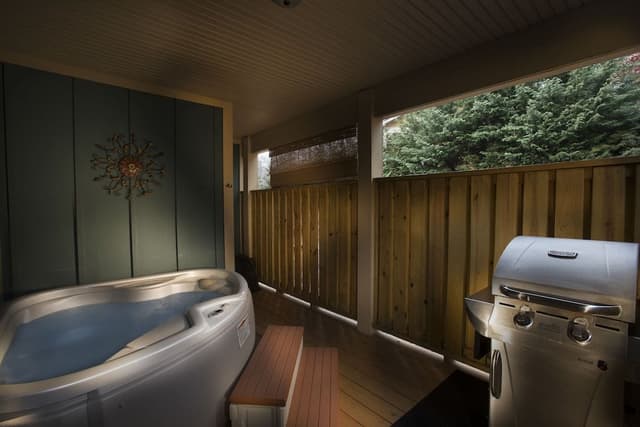 Cottage, 1 King Bed with Sofa bed, Hot Tub