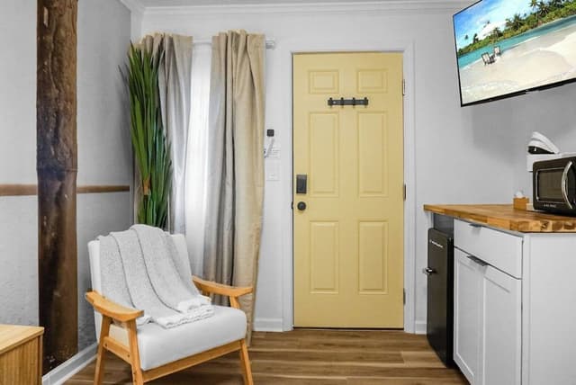 Comfort Single Room, 1 King Bed, Non Smoking, Pool View