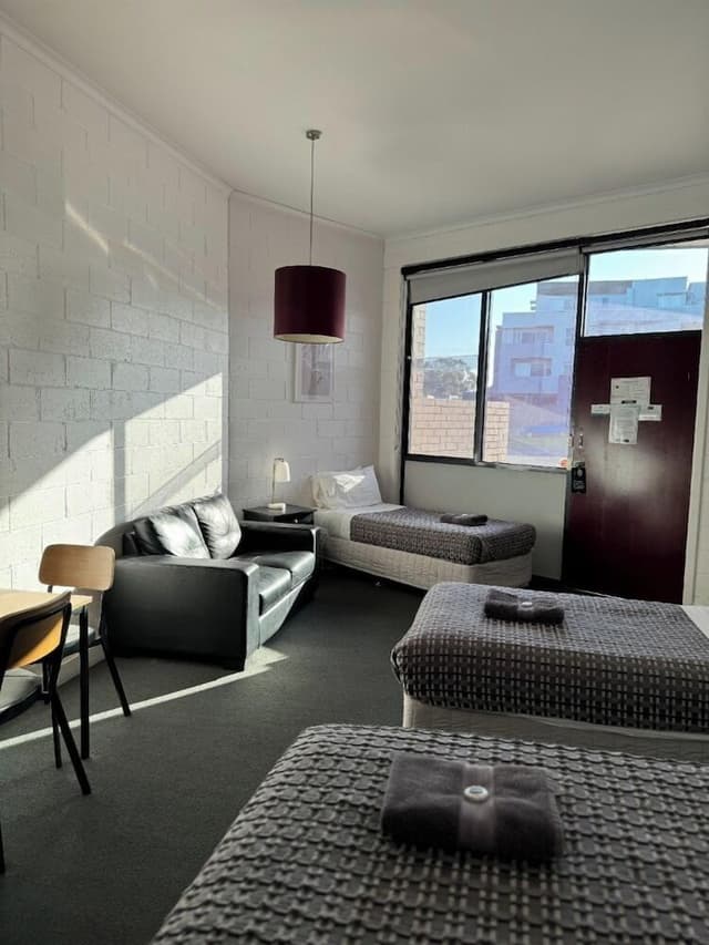 Queen 2 Singles Room