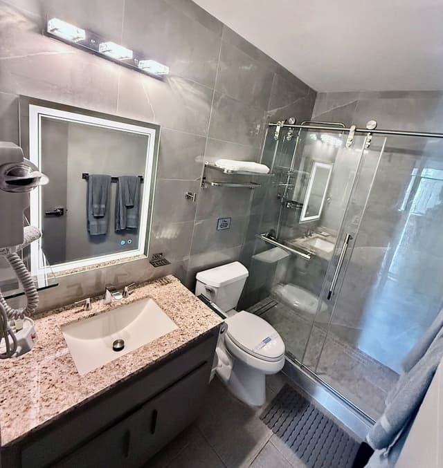 Comfort Studio Suite, Kitchenette, Pool View